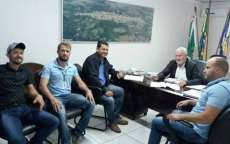 Guarania&ccedil;u - Prefeito Osm&aacute;rio estreita rela&ccedil;&atilde;o com a Emater