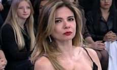 Luciana Gimenez desmaia no palco do Superpop