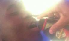 Pastor faz fi&eacute;is beberem &oacute;leo de motor para demonstrar "poder de Deus"