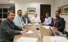Pinh&atilde;o - Prefeito cumpre agenda em Curitiba em busca recursos