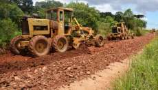 Pinh&atilde;o - Secretaria de Transporte desenvolve trabalho de melhorias em estradas e constru&ccedil;&atilde;o de pontes no interior