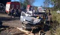 Motorista fica em estado grave após bater contra carreta