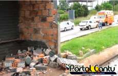 Guarania&ccedil;u - Motorista N&atilde;o viu redutor de velocidade e bateu contra ponto de &ocirc;nibus