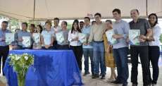 Pinh&atilde;o - Prefeito Dirceu renova ades&atilde;o ao Programa Fam&iacute;lia Paranense