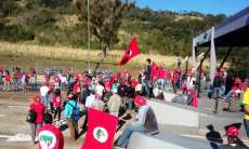 Nova Laranjeiras - MST realiza manisfesto em pra&ccedil;a de ped&aacute;gio