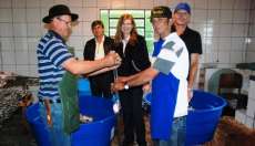 Porto Barreiro - Aconteceu neste domingo, dia 28, a Festa de S&atilde;o Miguel e 18&ordf; Caminhada dos Idosos, e mesmo com muita chuva reuniu milhares de pessoas