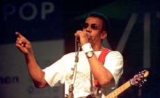 Cantor Jorge Ben Jor interrompe show no Rio depois de ser chamado de "Crioulo Sujo"
