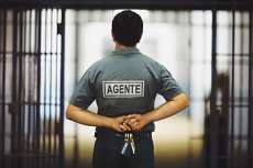 Justi&ccedil;a pro&iacute;be greve de agentes penitenci&aacute;rios