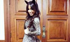 Cantora Anitta se veste de oncinha sensual para festa a fantasia