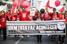Paran&aacute; - Professores em greve organizam marcha para pressionar Richa
