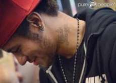 Ap&oacute;s t&eacute;rmino com Bruna Marquezine, Neymar exibe tatuagem: 'Tudo passa'
