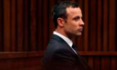 Oscar Pistorius vomita em audi&ecirc;ncia ao ouvir descri&ccedil;&atilde;o da aut&oacute;psia da namorada