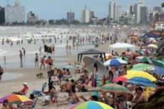 Temporada nas praias do Paran&aacute; ser&aacute; uma das mais "lotadas"