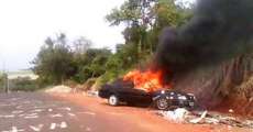 No Paran&aacute; corpo de rapaz &eacute; encontrado no porta-malas de carro incendiado