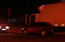 Cand&oacute;i - Carro e caminh&atilde;o se envolvem em acidente de tr&acirc;nsito