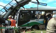 Acidente entre caminh&atilde;o e coletivo deixa 30 feridos na 277 pr&oacute;ximo a Cascavel