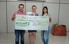 Tr&ecirc;s Barras - ACICAP entrega pr&ecirc;mios para os sorteados da campanha de Natal