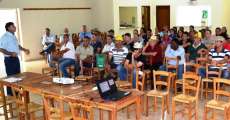 Tr&ecirc;s Barras - Agricultores da Chamada P&uacute;blica participam de palestra sobre Gest&atilde;o da Propriedade