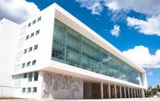 Governo do Paran&aacute; prop&otilde;e aumento do IPVA, do ICMS sobre gasolina e corte de gastos