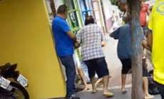 V&iacute;tima de assalto mata o ladr&atilde;o em frente &agrave;s c&acirc;meras