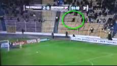 Suposto fantasma aparece em est&aacute;dio lotado durante a Copa Libertadores. Assista
