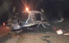 Motorista e passageiros abandonam carro ap&oacute;s capotamento na PR-151