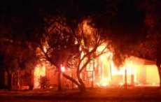 Nova Laranjeiras - Inc&ecirc;ndio destr&oacute;i casa na &aacute;rea urbana do munic&iacute;pio