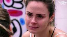 'BBB16': Ana Paula surta e faz as malas para abandonar o programa