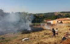 Guarania&ccedil;u - Defesa Civil controla in&iacute;cio de inc&ecirc;ndio. Veja o v&iacute;deo