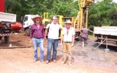 Nova Laranjeiras - Presidente da C&acirc;mara de Vereadores acompanha constru&ccedil;&atilde;o de po&ccedil;o artesiano na Linha Rosa
