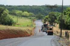 Cand&oacute;i - Prefeito Gelson Costa investe R$ 7,5 milh&otilde;es em pavimenta&ccedil;&atilde;o rural