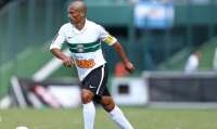 Grande craque do brasileiro, Alex desabafa: &#039;Quem manda no futebol é a Globo&#039;