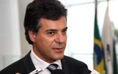 Beto Richa anuncia progress&otilde;es e promo&ccedil;&otilde;es de professores do Paran&aacute;