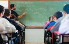 Sal&aacute;rio dos professores no Brasil est&aacute; entre os piores do mundo