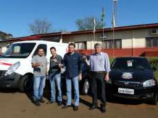 Cand&oacute;i - Mais tr&ecirc;s carros e uma ambul&acirc;ncia refor&ccedil;am frota da Sa&uacute;de