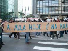 Professores estaduais fazem manifesta&ccedil;&atilde;o na sexta, dia 29, no Paran&aacute;