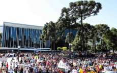 Professores estaduais podem entrar em greve