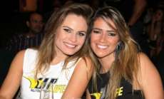Fani e Nat&aacute;lia Cassassola se beijam e ex-BBB diz: "assumimos nosso amor"