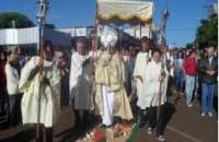 Laranjeiras - População sai às ruas na procissão de Corpus Christi