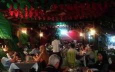 Casal &eacute; expulso de restaurante por racismo