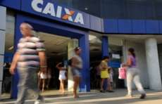 Um dia ap&oacute;s an&uacute;ncio, trabalhadores procuram Caixa para saber de saldo do FGTS
