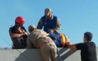 Rio Bonito - Homem amea&ccedil;a se jogar de cima da estrutura do posto