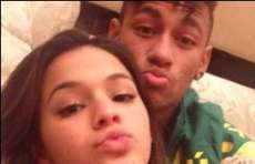 Bruna Marquezine e Neymar est&atilde;o namorando escondido, diz jornal