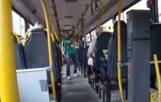 Professor d&aacute; aula de hist&oacute;ria em &ocirc;nibus e viraliza. Veja o v&iacute;deo!