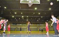 Jarcan's - Quedas ganha duas no basquete