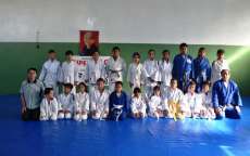 Pinh&atilde;o - Alunos do Jud&ocirc; recebem novos quimonos
