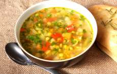 Caldo de legumes caseiro d&aacute; mais sabor &agrave;s receitas. Confira!