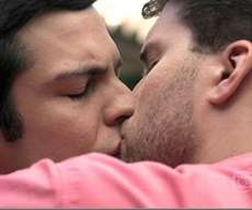 Pastor processa Globo por causa de beijo gay em "Amor &agrave; Vida"