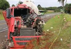 Cand&oacute;i - Colis&atilde;o entre caminh&otilde;es mata cascavelense na BR 277