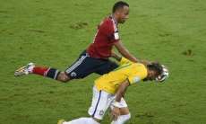 Jogador que tirou Neymar da Copa diz n&atilde;o ter tido inten&ccedil;&atilde;o de machuc&aacute;-lo